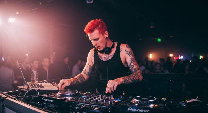 DJ